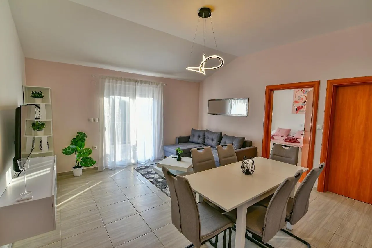 Holiday House Slavica With Pool Debeljak