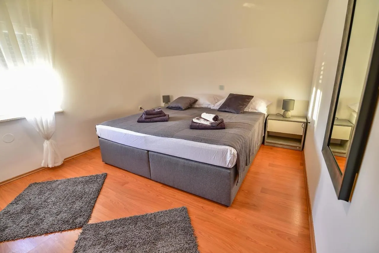 Holiday House Slavica With Pool Debeljak